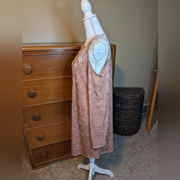 CRUSHED Velvet Cold Shoulder Mini DRESS - Picture 4 of 10